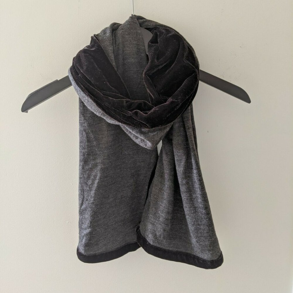 SISLEY black velvet scarf fully lined, reversible